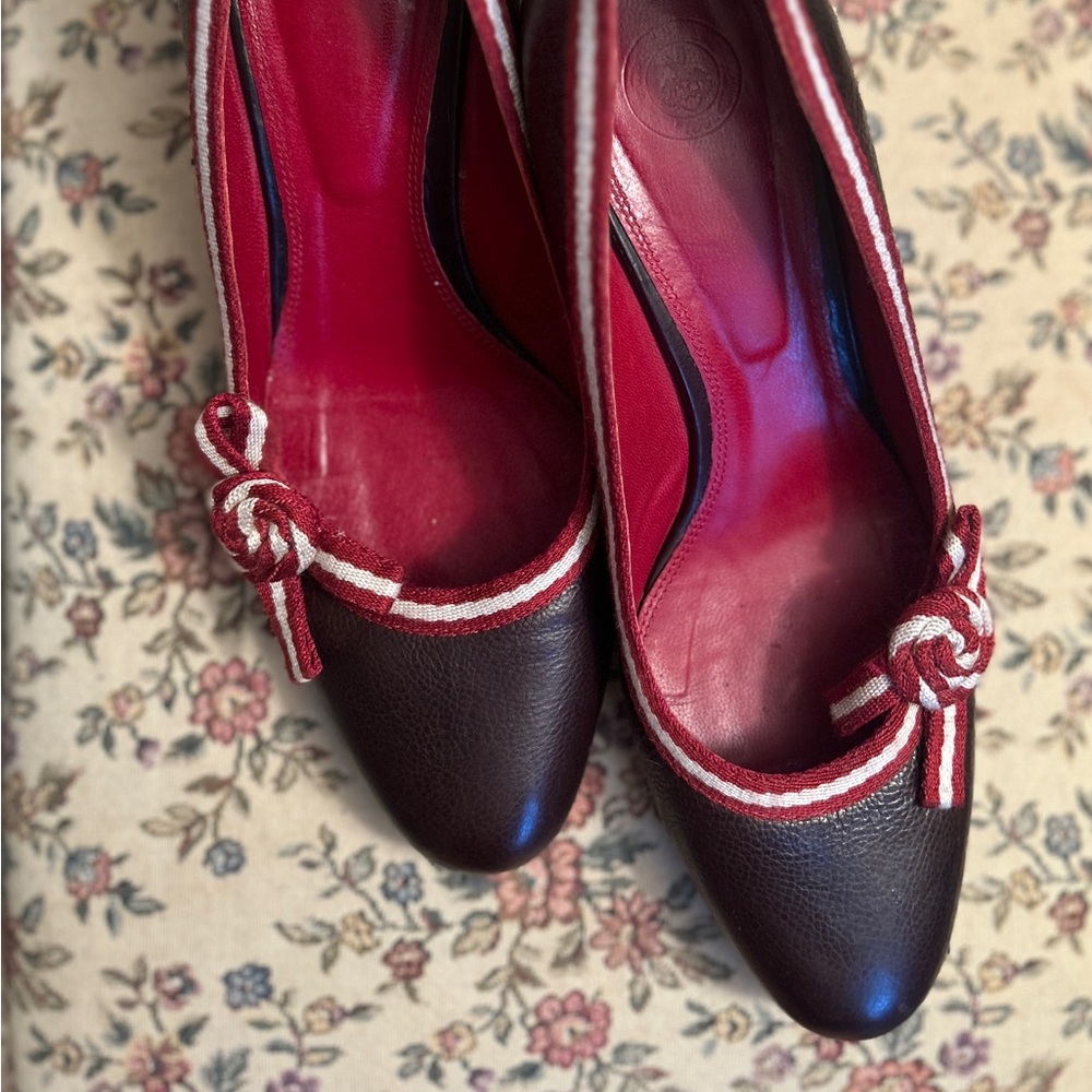 Bally Ribbon Rosette round toe pumps 39 8 1/2  Classic Vintage Y2K